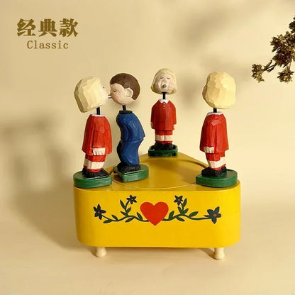 🎶 단단한 나무 조각 뮤직 박스 – 전기 회전 스피커 (키스 디자인) / Kotak Musik Kayu Solid – Speaker Putar Elektrik (Desain Kiss)